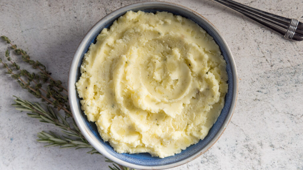 A bowl of mashed potatoes