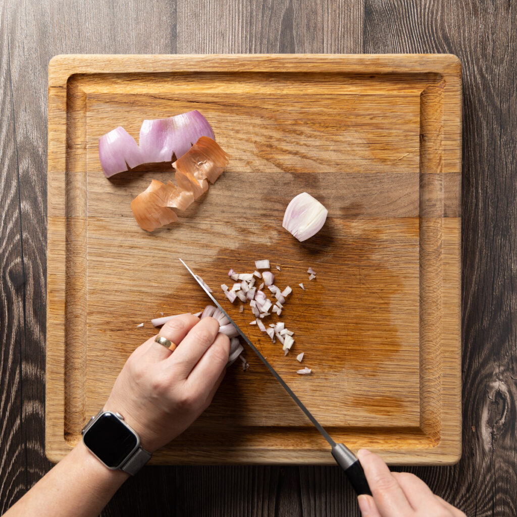 Mincing shallots