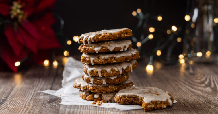 Soft Gingerbread Oatmeal Cookies