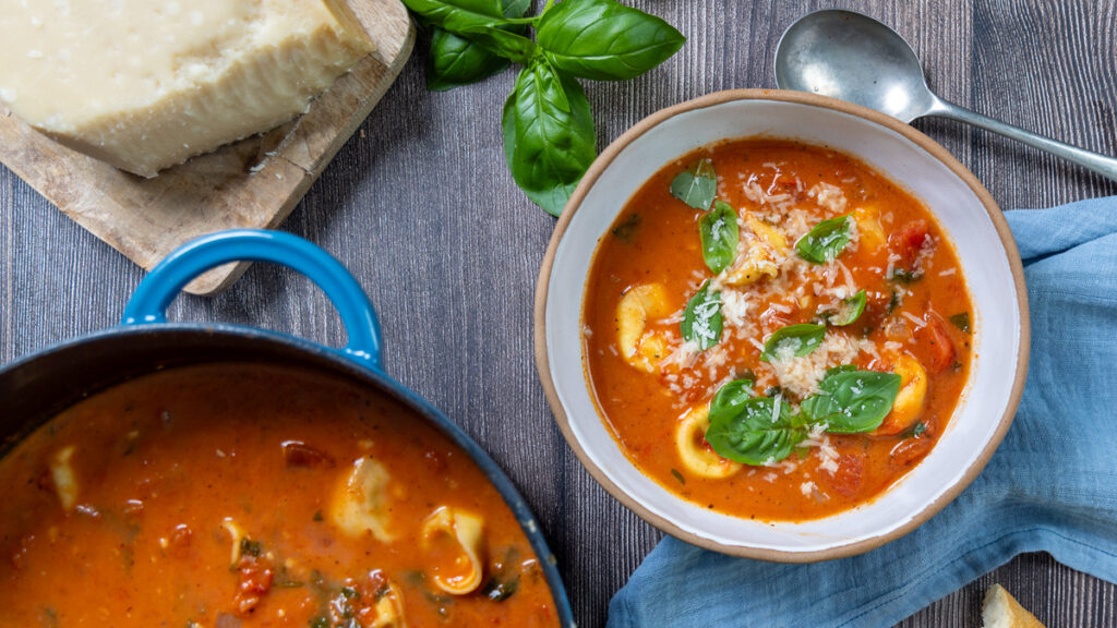 Tomato tortellini soup